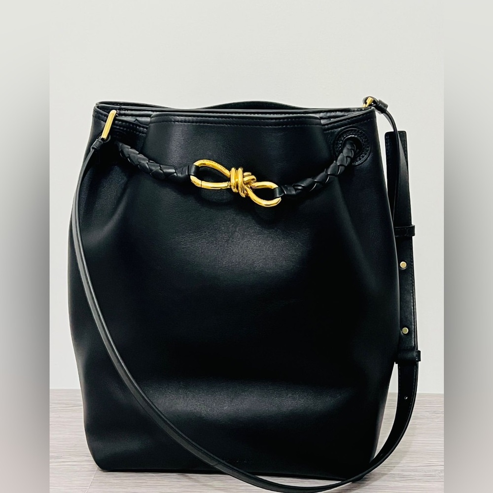 Bottega Andiamo bucket bag